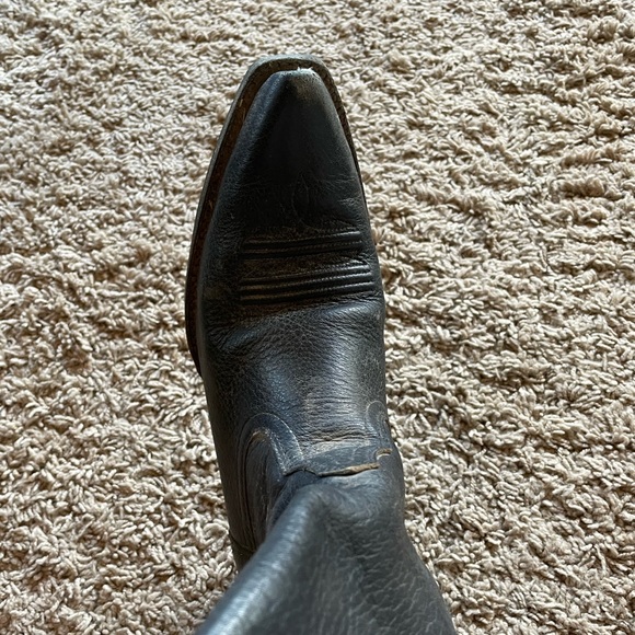 Ariat black cowboy boots. Rarely worn. Good condition. Size 6 - Picture 6 of 7